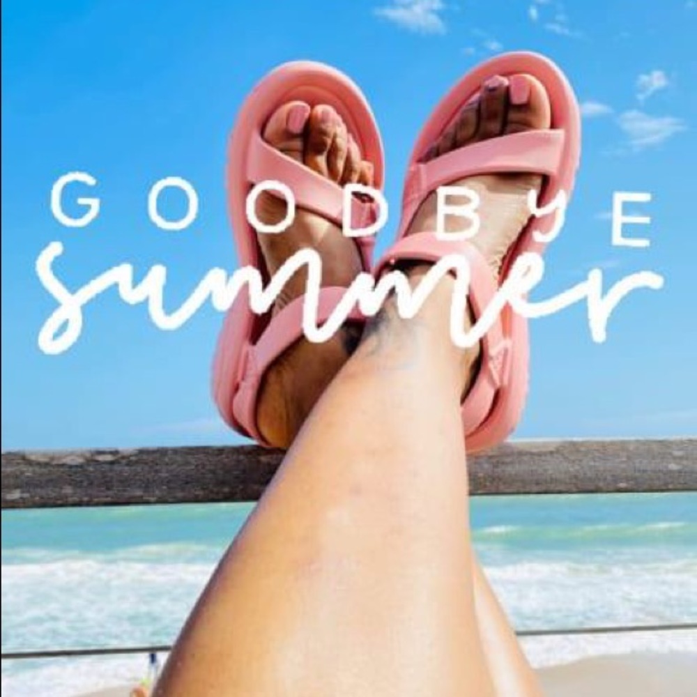 New Teva Hurricane Drift Sandals (size 9/10)